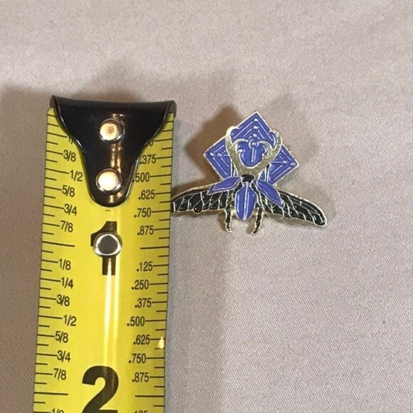 Rhino Beetle Lapel Pin Brooch - Picture 3 of 3